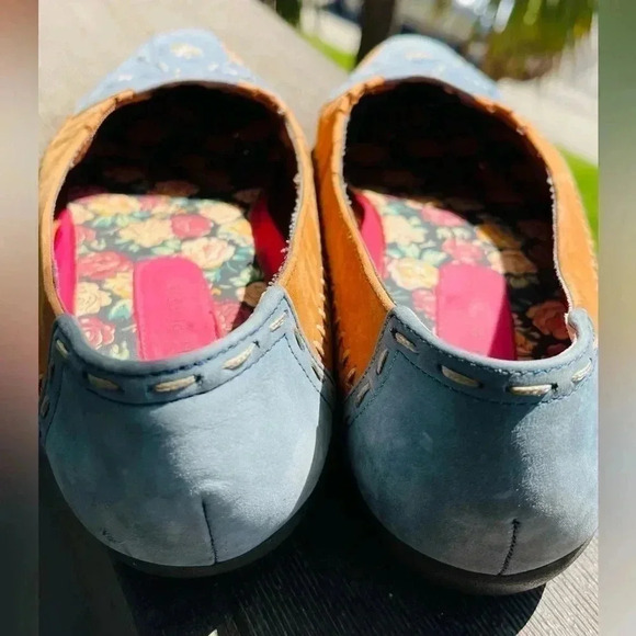 HUSH PUPPIES Women’s stitched leather flats Blue/Tan casual Size:9-1/2 - Picture 2 of 6